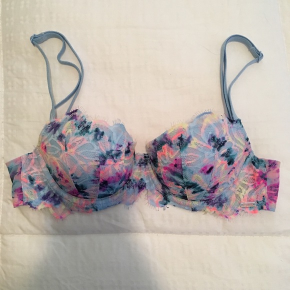 VS 32A push-up bra, brand new - Picture 1 of 6